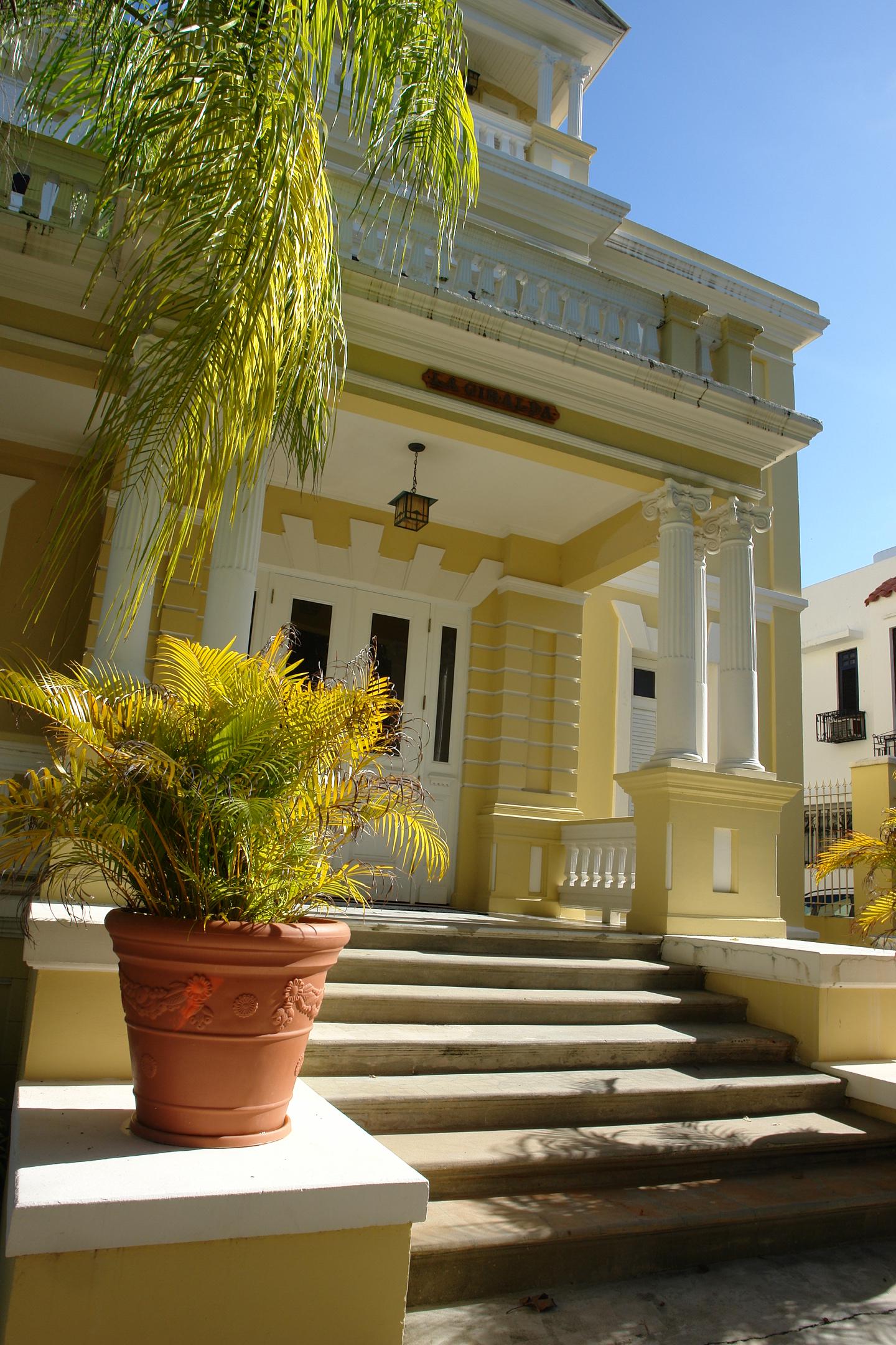 Casa La Giralda - Avenida Miramar, esquina calle Marti 651 - San Juan (Miramar) - 2011 00005